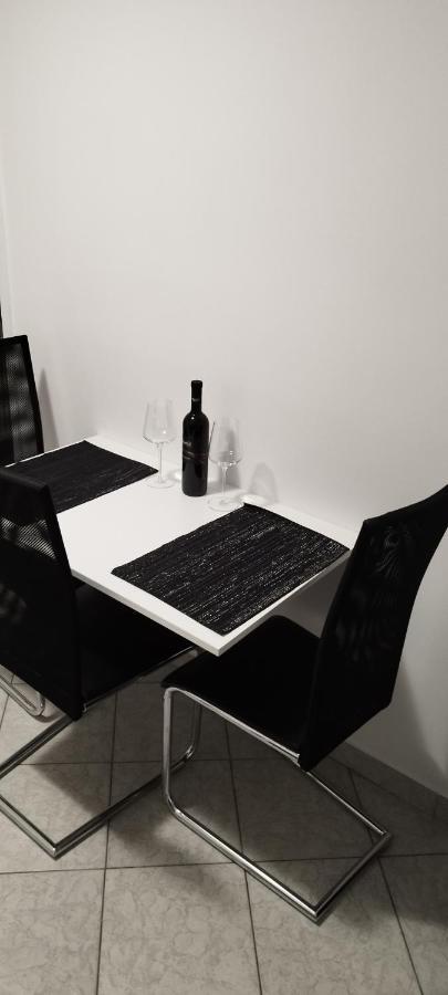 Apartma B & O อิดริยา ภายนอก รูปภาพ