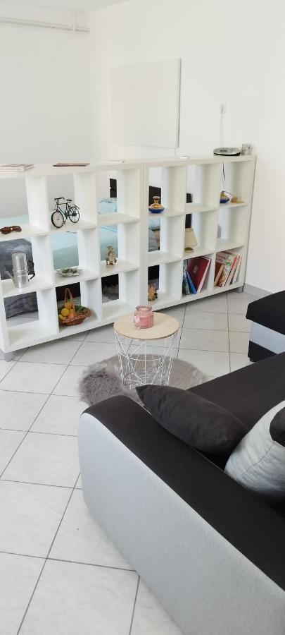 Apartma B & O อิดริยา ภายนอก รูปภาพ