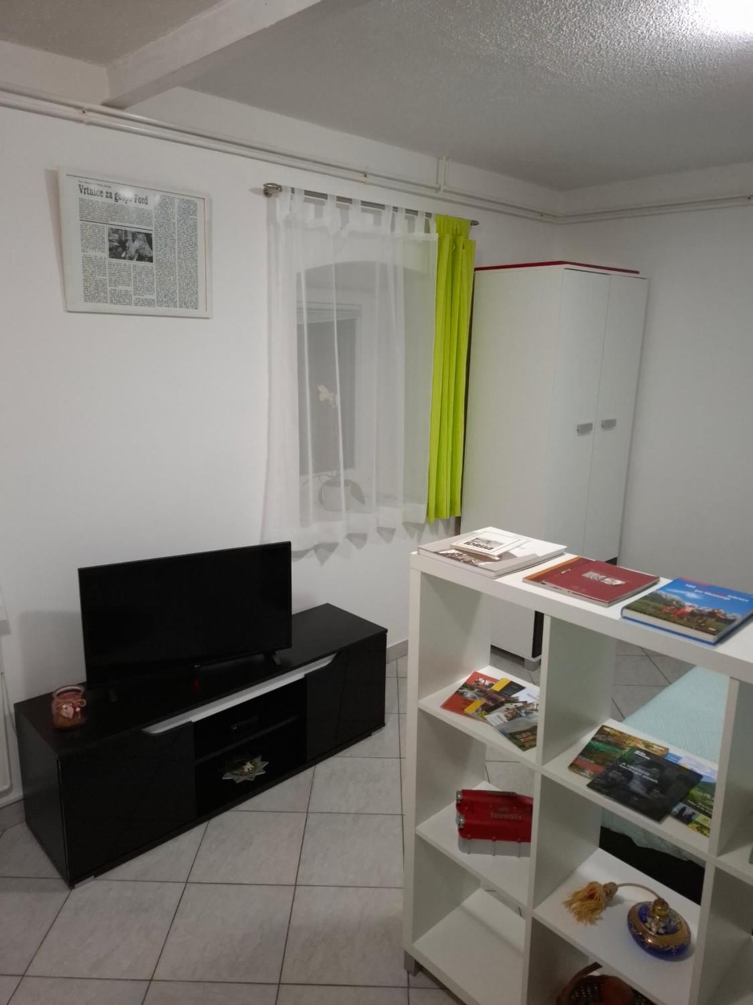 Apartma B & O อิดริยา ภายนอก รูปภาพ