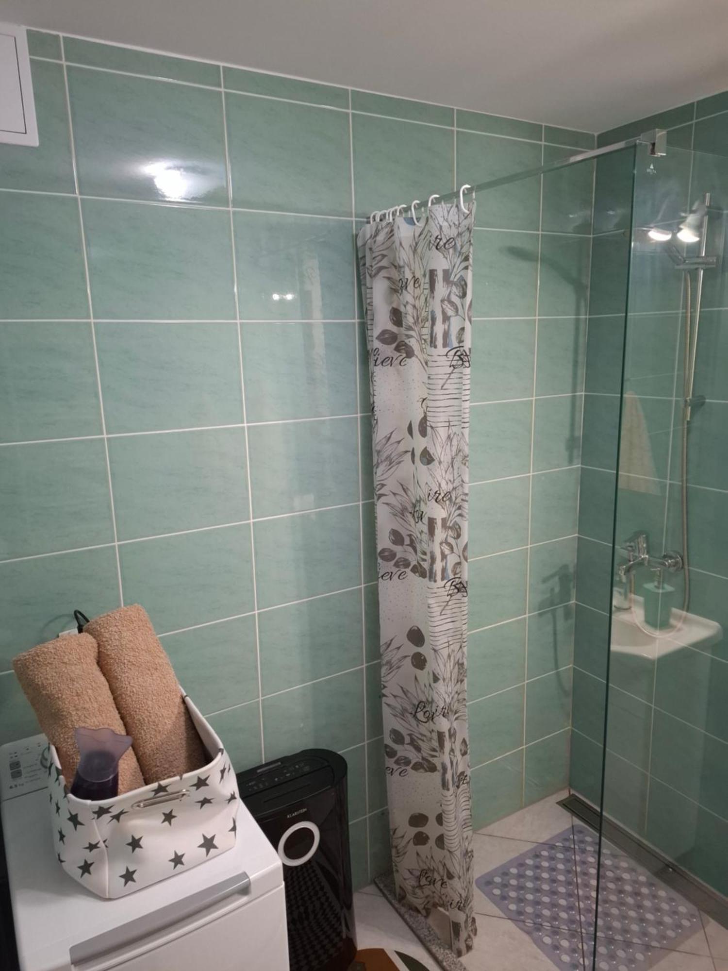Apartma B & O อิดริยา ภายนอก รูปภาพ
